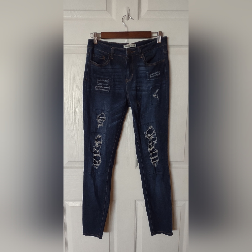 🌵Women's/Junior's Mudd skinny jeans size 9, EUC, Distressed legs